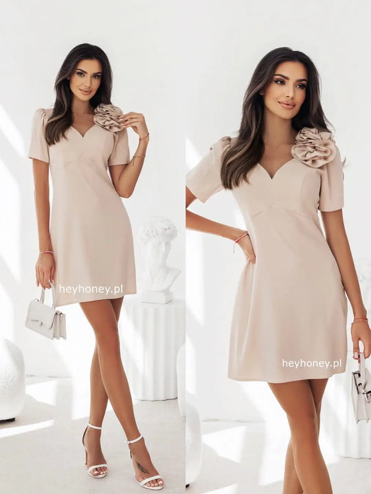 Elegancka sukienka mini z różą Beżowa MARISA