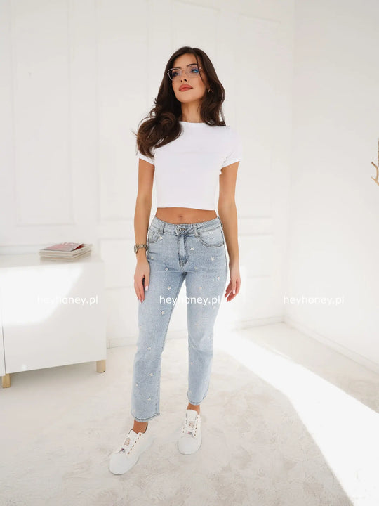 Spodnie Jeansowe Mom Fit z haftem kwiatowym Jasnoniebieskie DAISY CHARM