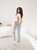 Spodnie Jeansowe Mom Fit z haftem kwiatowym Jasnoniebieskie DAISY CHARM