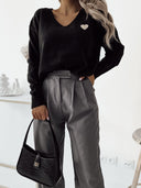 Sweter z dekoltem w serek z serduszkiem Czarny CUTE 