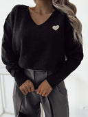 Sweter z dekoltem w serek z serduszkiem Czarny CUTE 